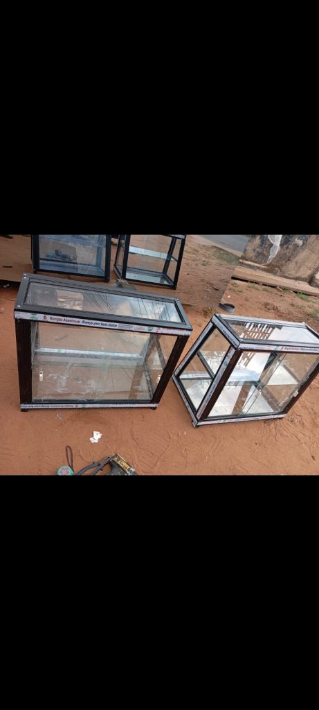 Aluminum showglass