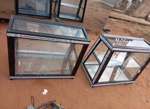 Aluminum showglass