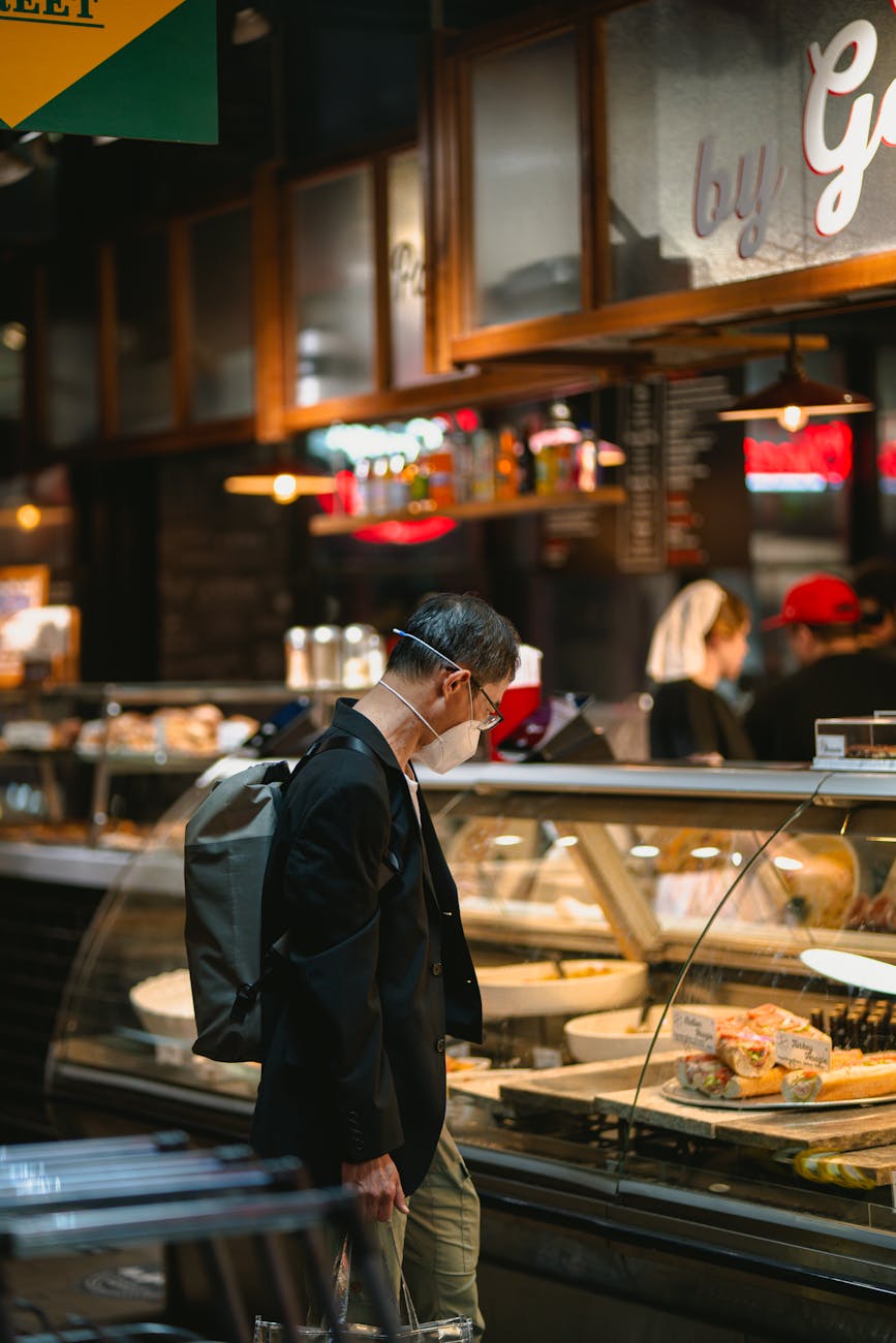 Top Mistakes to Avoid When Buying Snack Display Glass